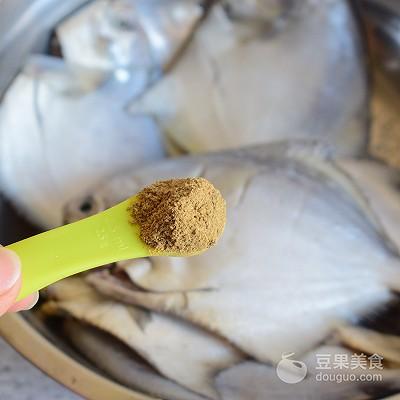 烤鱼怎么做好吃，烤鱼怎么做好吃又简单方便（自制烤鱼的做法）