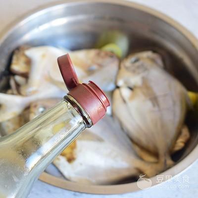 烤鱼怎么做好吃，烤鱼怎么做好吃又简单方便（自制烤鱼的做法）