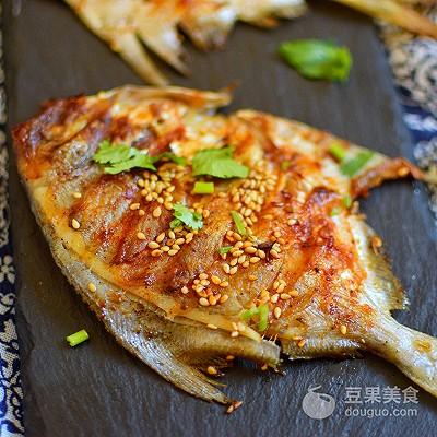 烤鱼怎么做好吃，烤鱼怎么做好吃又简单方便（自制烤鱼的做法）