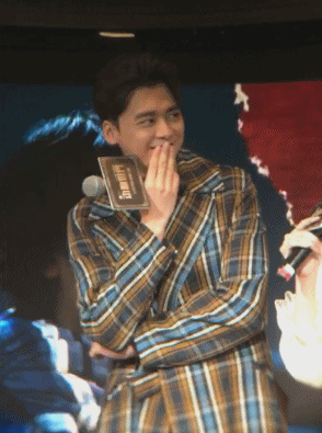 偷笑表情什么意思，偷笑表情是什么意思（181219 可爱藏不住啦）
