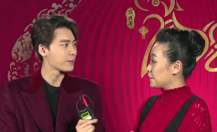 偷笑表情什么意思，偷笑表情是什么意思（181219 可爱藏不住啦）