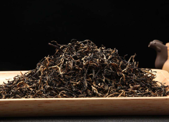 芦荟胶用久了脸会变黑，芦荟胶用久脸会变黑吗（男子黑茶敷脸急救却长出满脸黑斑）