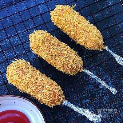 电烤箱怎么烤香肠，电烤箱怎么烤香肠视频教程（新手不败菜谱-一滴油也不放的烤香肠‼️巨简单好吃到爆哭了️）