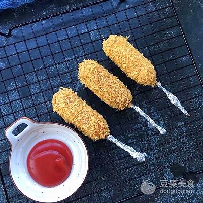 电烤箱怎么烤香肠，电烤箱怎么烤香肠视频教程（新手不败菜谱-一滴油也不放的烤香肠‼️巨简单好吃到爆哭了️）