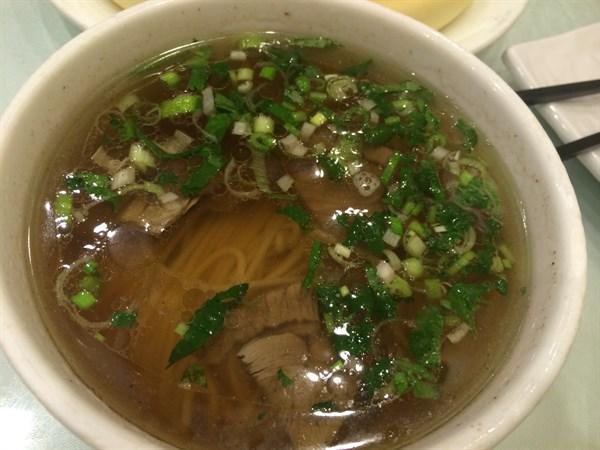 抻面怎么和面怎么做，拉面怎么和面（在家就能做出美味的油泼面）