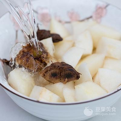 梨茶需要熬多长时间，梨茶需要熬多长时间喝（雪梨罗汉果茶的做法）