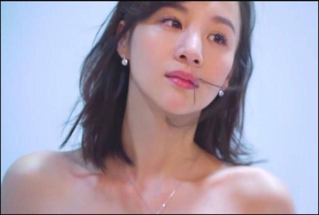 章龄之陈龙的年轻照，都在说她是陈龙老婆、薛之谦前女友