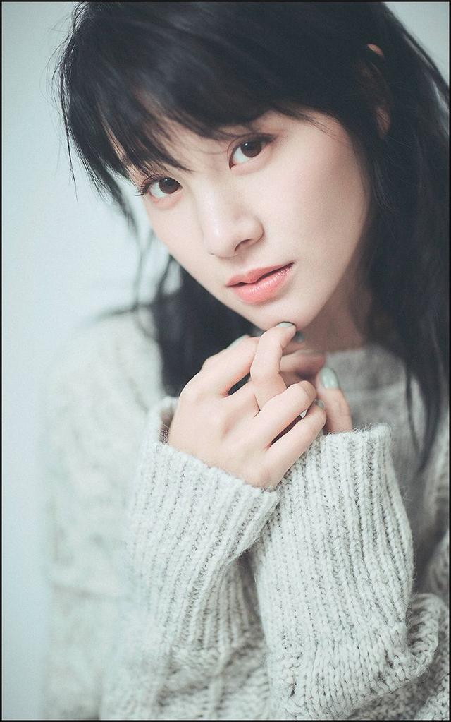 章龄之陈龙的年轻照，都在说她是陈龙老婆、薛之谦前女友
