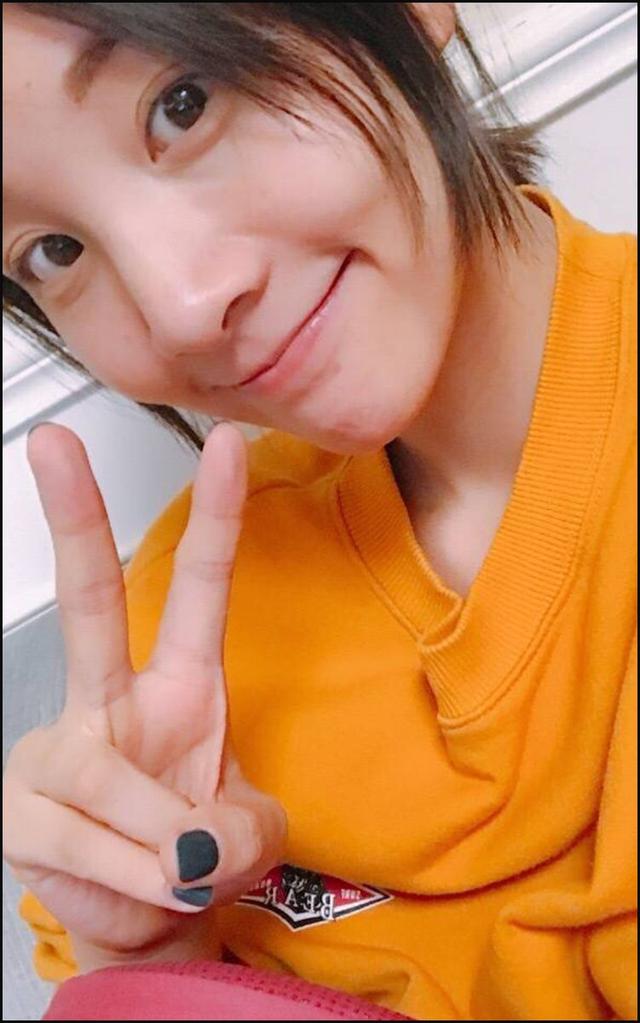 章龄之陈龙的年轻照，都在说她是陈龙老婆、薛之谦前女友