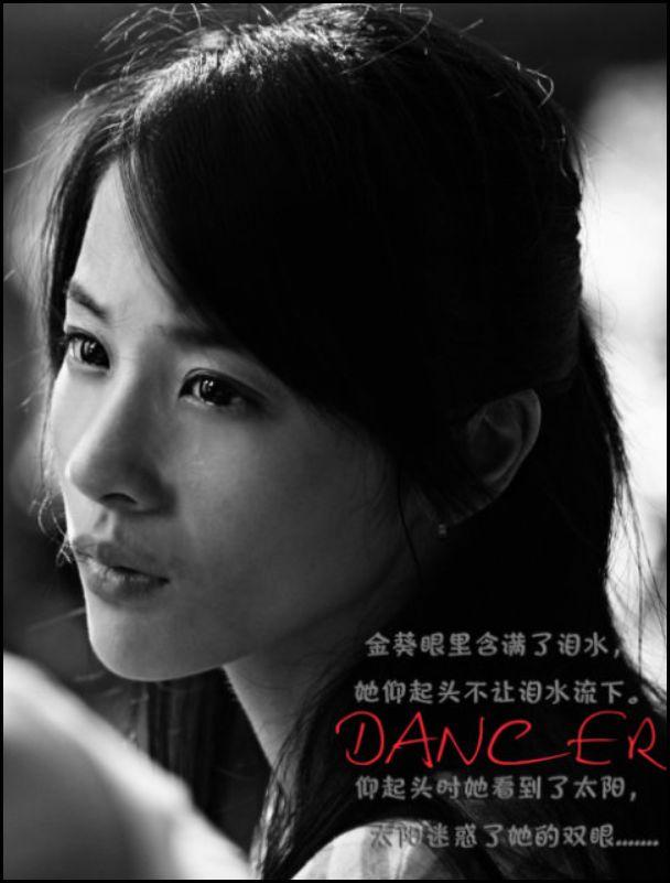 章龄之陈龙的年轻照，都在说她是陈龙老婆、薛之谦前女友