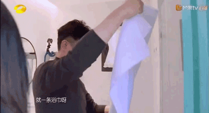 章龄之陈龙的年轻照，都在说她是陈龙老婆、薛之谦前女友
