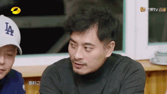 章龄之陈龙的年轻照，都在说她是陈龙老婆、薛之谦前女友