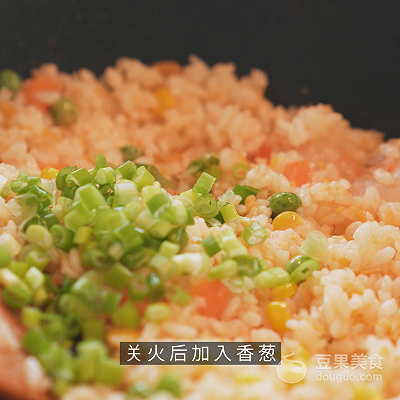 咸蛋黄炒饭怎么做，咸蛋黄炒饭怎么做才好吃（金沙炒饭的做法）