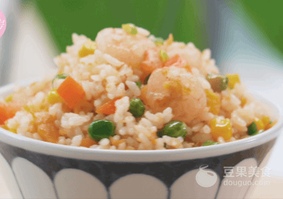 咸蛋黄炒饭怎么做，咸蛋黄炒饭怎么做才好吃（金沙炒饭的做法）