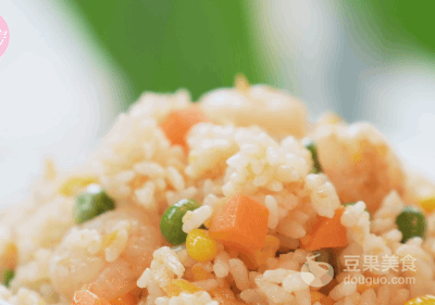 咸蛋黄炒饭怎么做，咸蛋黄炒饭怎么做才好吃（金沙炒饭的做法）