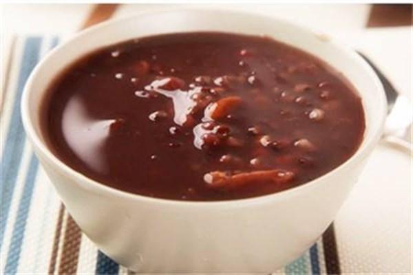 红豆莲子百合汤的功效与作用，红豆莲子百合汤的功效与作用加红枣（红豆和一宝搭配吃）