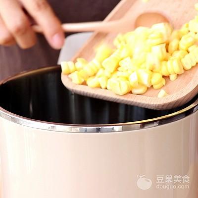 豆浆机做宝宝辅食食谱，豆浆机如何做辅食（米香玉米汁<豆浆机版>）