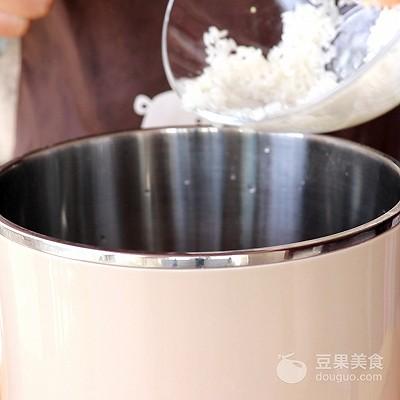 豆浆机做宝宝辅食食谱，豆浆机如何做辅食（米香玉米汁<豆浆机版>）