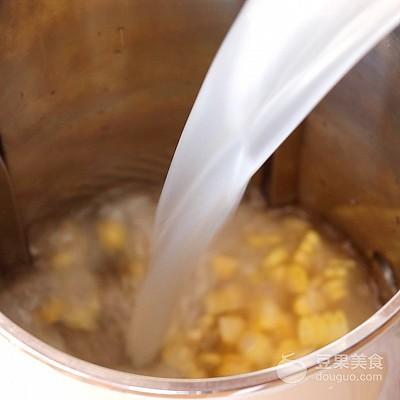 豆浆机做宝宝辅食食谱，豆浆机如何做辅食（米香玉米汁<豆浆机版>）