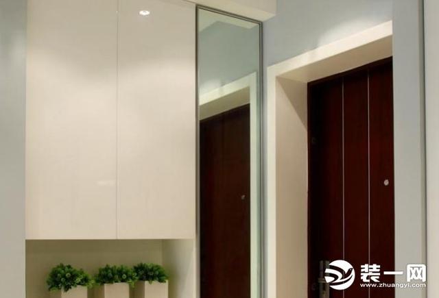 客厅放全身镜十大禁忌有哪些，客厅放全身镜子有什么讲究（穿衣镜摆放风水禁忌有哪些）