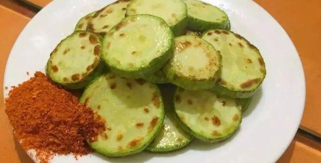 云南小瓜怎么炒好吃，你会吃下一堆致癌物……