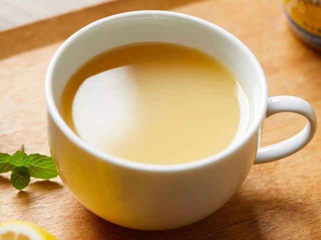 新鲜柠檬怎么吃，新鲜柠檬的吃法大全（直接兑水喝、拌沙拉，真方便）