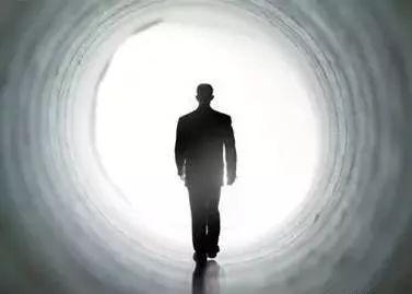 人死后会怎么样，人死后会发生哪些变化（人死后身体会发生什么）