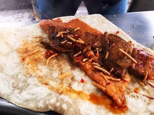 火烧饼灌鸡蛋怎么做具体点，火烧饼灌鸡蛋怎么做具体点子（蚌埠这10个神出鬼没的小推车美食）