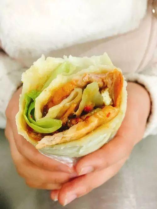 火烧饼灌鸡蛋怎么做具体点，火烧饼灌鸡蛋怎么做具体点子（蚌埠这10个神出鬼没的小推车美食）