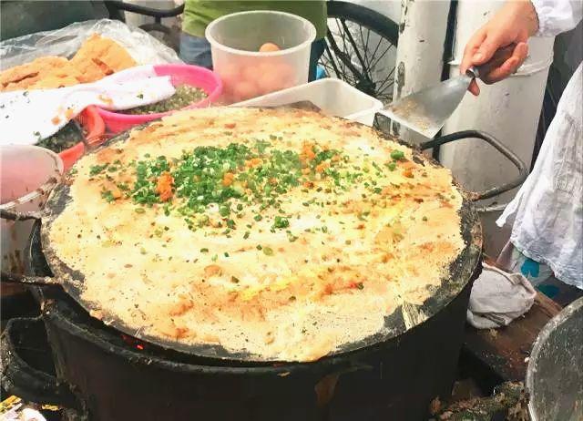 火烧饼灌鸡蛋怎么做具体点，火烧饼灌鸡蛋怎么做具体点子（蚌埠这10个神出鬼没的小推车美食）