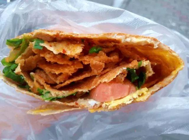 火烧饼灌鸡蛋怎么做具体点，火烧饼灌鸡蛋怎么做具体点子（蚌埠这10个神出鬼没的小推车美食）