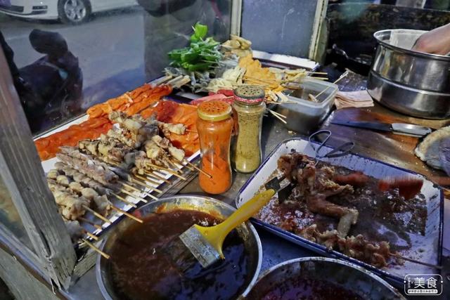 火烧饼灌鸡蛋怎么做具体点，火烧饼灌鸡蛋怎么做具体点子（蚌埠这10个神出鬼没的小推车美食）