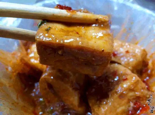 火烧饼灌鸡蛋怎么做具体点，火烧饼灌鸡蛋怎么做具体点子（蚌埠这10个神出鬼没的小推车美食）