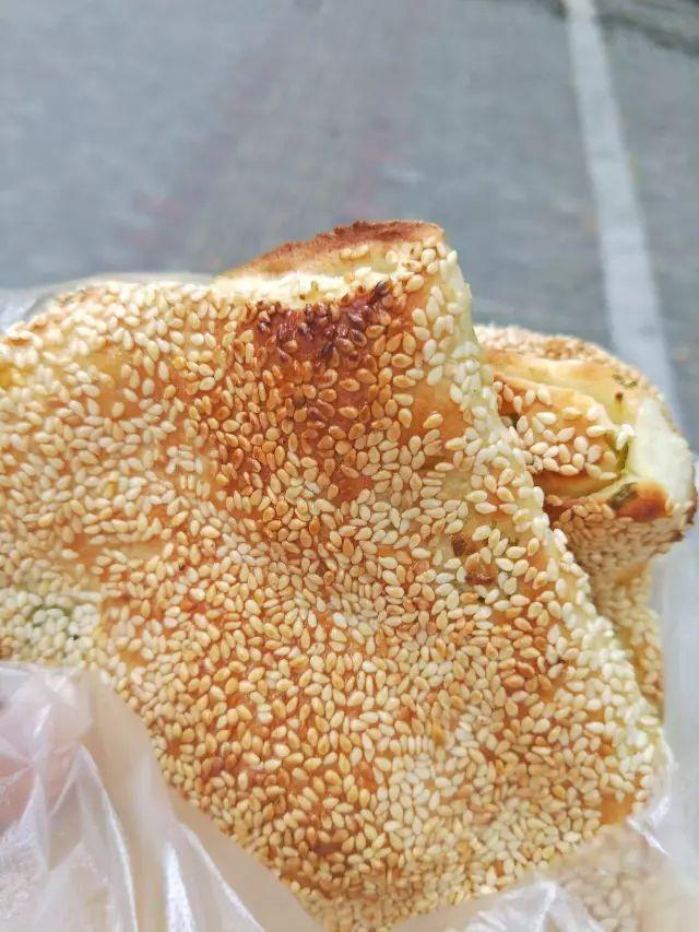 火烧饼灌鸡蛋怎么做具体点，火烧饼灌鸡蛋怎么做具体点子（蚌埠这10个神出鬼没的小推车美食）