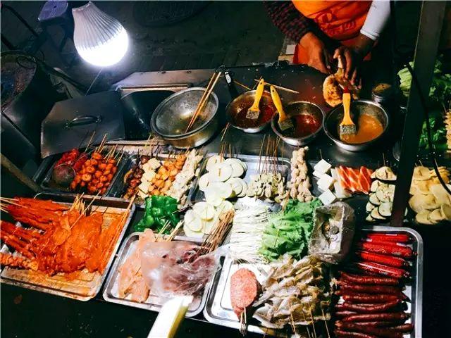 火烧饼灌鸡蛋怎么做具体点，火烧饼灌鸡蛋怎么做具体点子（蚌埠这10个神出鬼没的小推车美食）