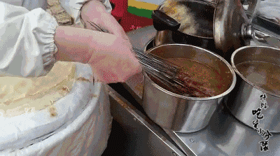 火烧饼灌鸡蛋怎么做具体点，火烧饼灌鸡蛋怎么做具体点子（蚌埠这10个神出鬼没的小推车美食）