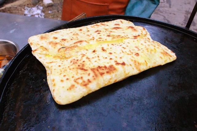 火烧饼灌鸡蛋怎么做具体点，火烧饼灌鸡蛋怎么做具体点子（蚌埠这10个神出鬼没的小推车美食）