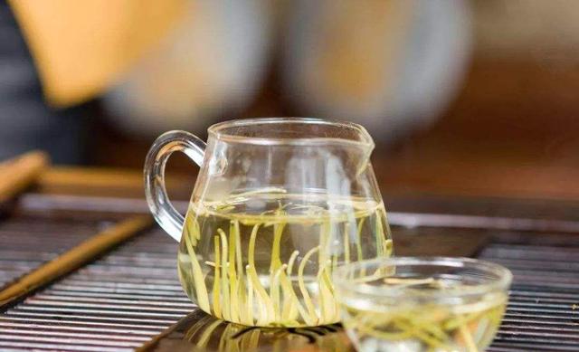 如何制作桔梗茶，桔梗茶怎么做（冬季咽炎发作，中药真能代茶饮）