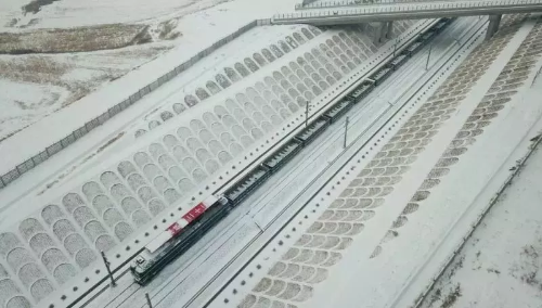 下雪影响高铁吗，前一天下大雪第二天高铁会停运吗（雪天高铁不“误事”）
