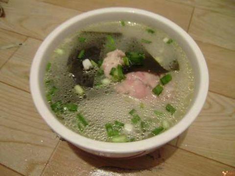 海带排骨汤的功效，石斛海带排骨汤的功效（海带排骨汤 营养又美味）