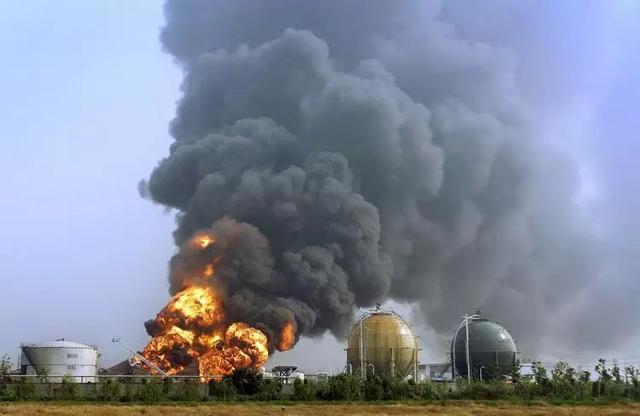 梦见地震云什么意思，梦见地震前兆天上有地震云（竟吸引无数人前来打卡）