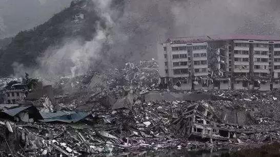 梦见地震云什么意思，梦见地震前兆天上有地震云（竟吸引无数人前来打卡）