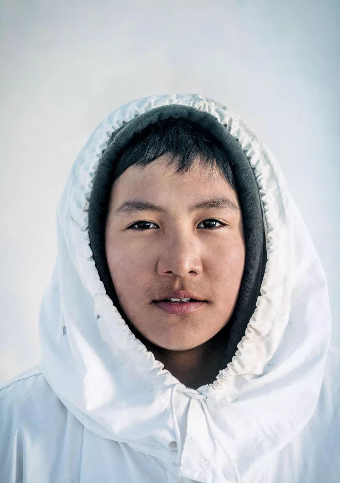 kiliii yüyan是一位那乃人(nanai,西伯利亚土著)和美籍华人摄影师,其