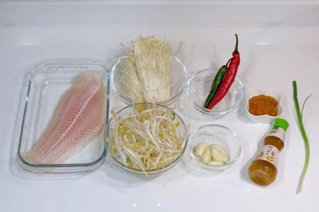 酸汤龙利鱼的做法，酸菜龙利鱼的做法（结果全家人都在抢着吃）