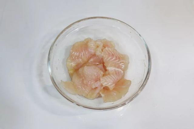 酸汤龙利鱼的做法，酸菜龙利鱼的做法（结果全家人都在抢着吃）