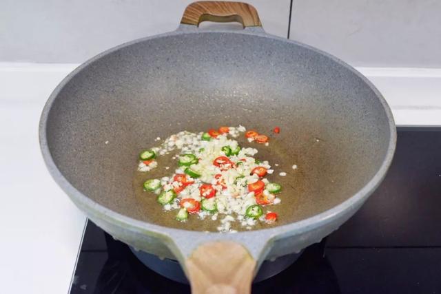 酸汤龙利鱼的做法，酸菜龙利鱼的做法（结果全家人都在抢着吃）