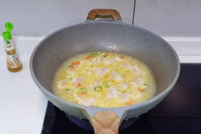 酸汤龙利鱼的做法，酸菜龙利鱼的做法（结果全家人都在抢着吃）