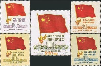 中国第一套邮票，中国邮政发行的第一套宣纸邮票是什么时候（新中国第一套国旗邮票、特种邮票、异形邮票什么样）