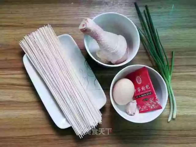 鸡丝面怎么做出来最好吃，鸡丝汤面：冬天来一碗