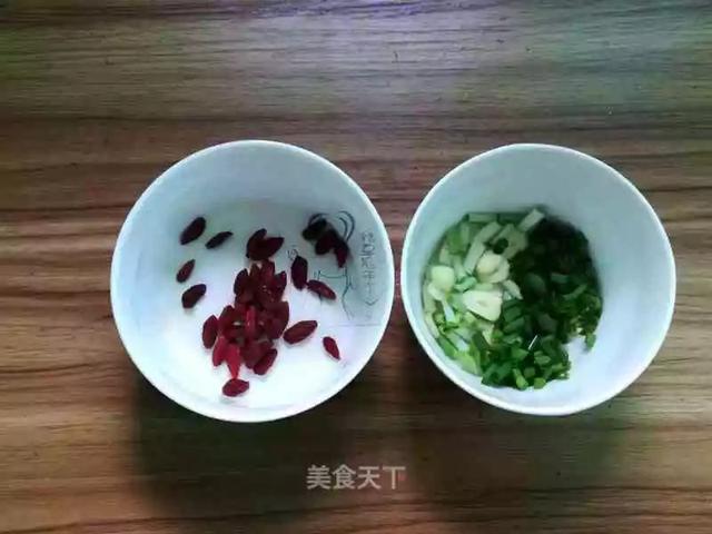 鸡丝面怎么做出来最好吃，鸡丝汤面：冬天来一碗